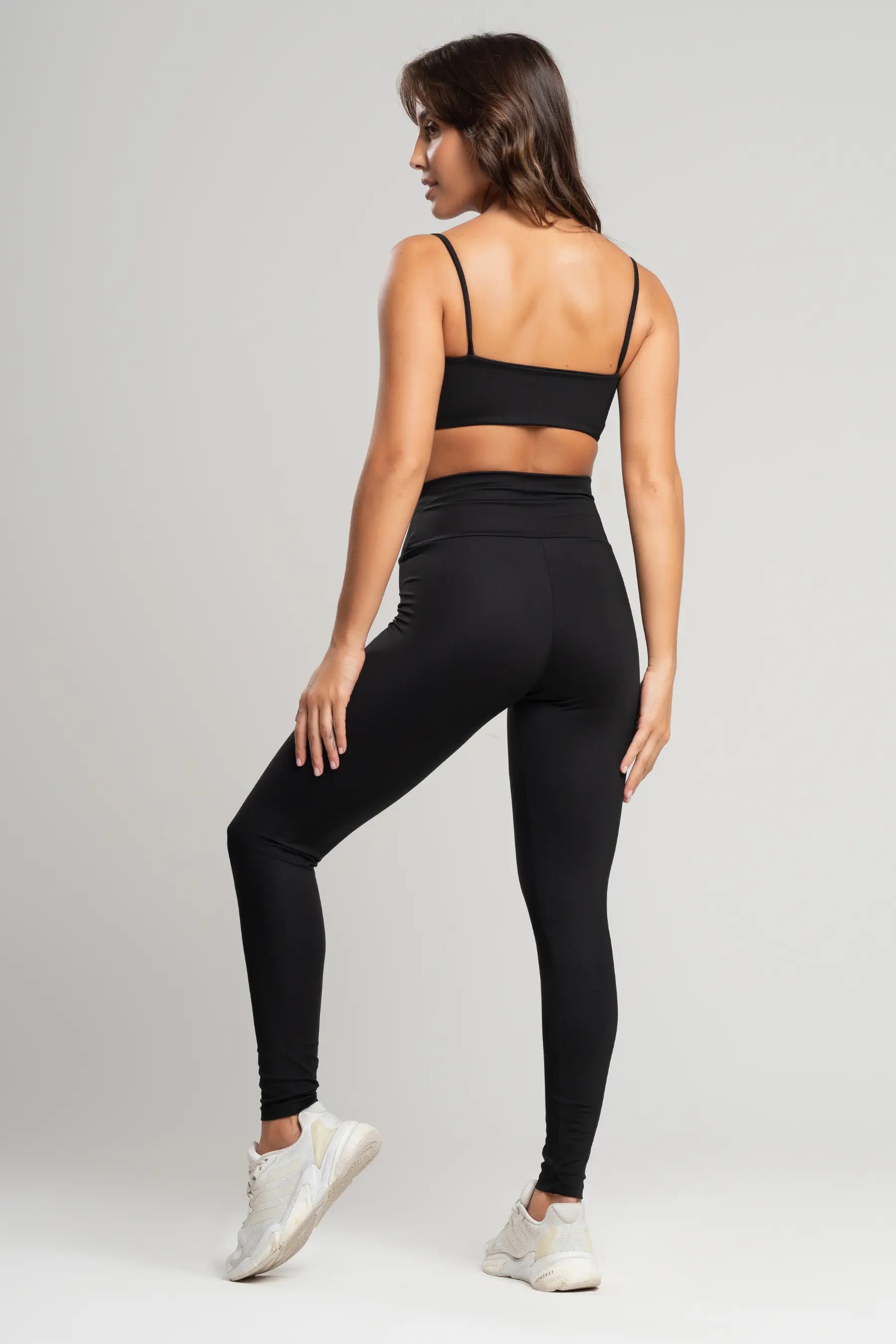 Conjunto fitness feminino essence com top e legging preto para academia