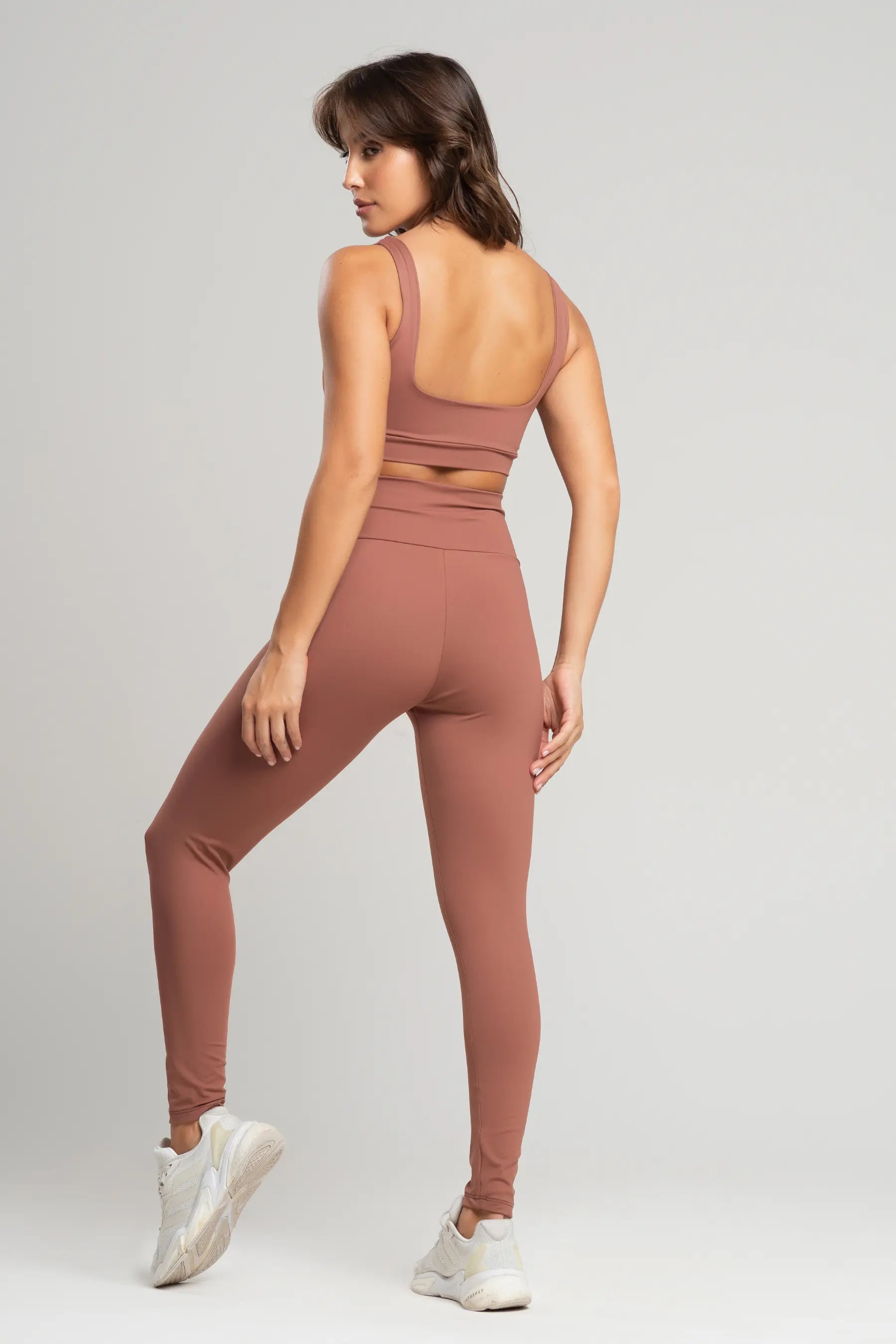 Conjunto fitness feminino balance com top e legging mocha mousse para academia