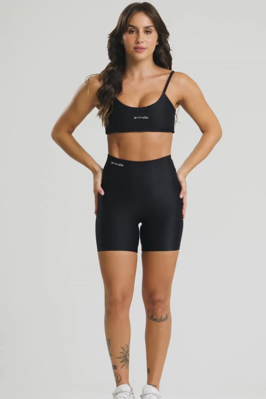 Conjunto fitness feminino brisa com top e shorts preto para academia
