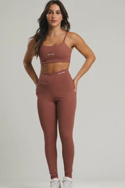 Conjunto fitness feminino essence com top e legging mocha mousse para academia